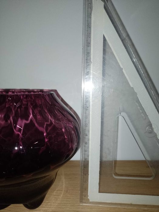 Piękny śliwkowy, fioletowy wazon