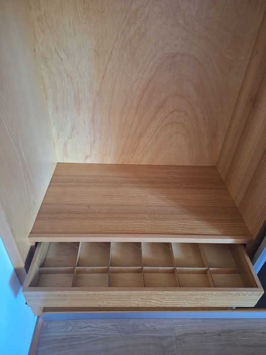 Roupeiro (armário, guarda roupa)