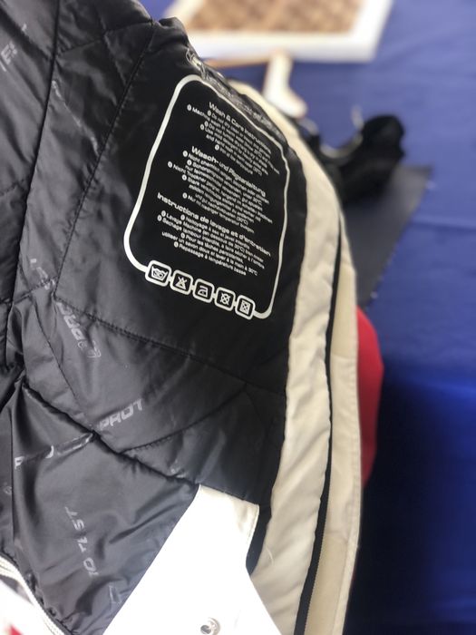 Fato de neve em muito bom estado