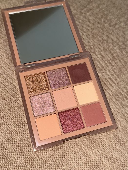 Raz użyta Huda Beauty Haze Obsessions Sand jak nowa paleta cieni eyeshadow