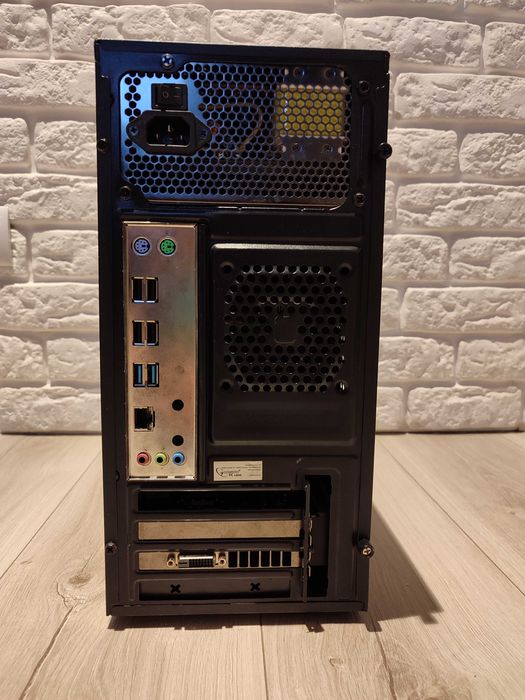 Komputer do gier Xeon 12x3.2 GHz/32GB DDR4/SSD NVME/RX570 Win 10/11