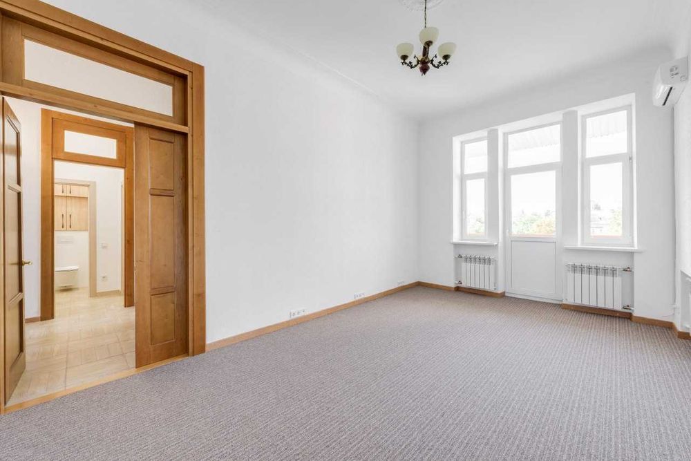 БЕЗ КОМІСІЇ. Продаж офісу 90 кв.м. Велика Васильківська, 42. Сталінка. Метро Площа Українських Героїв (Льва Толстого), Олімпійська, Палац Спорту