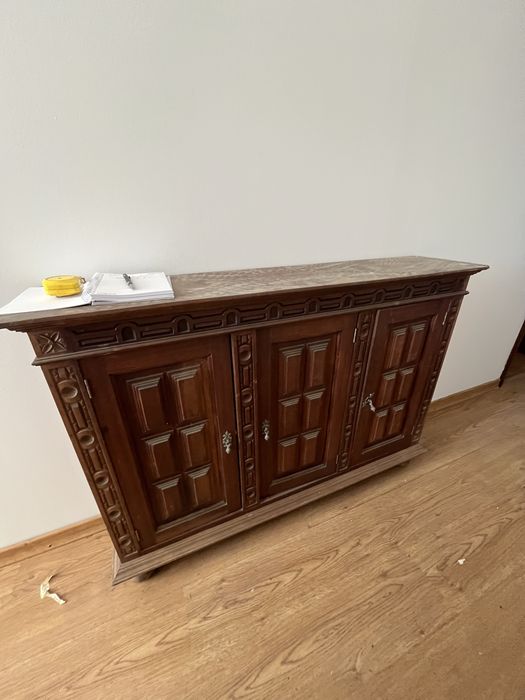 Movel aparador de madeira com portas