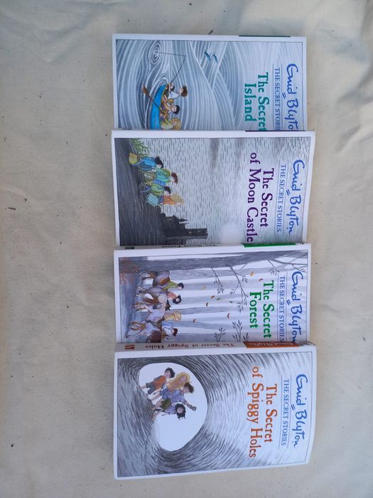 Coleção da Guid Blyton “The Secret Stories”