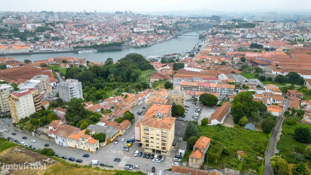 Loja Comercial em Santa Marinha (Candal)