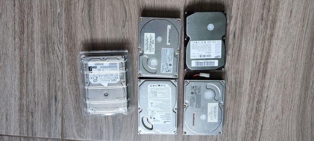 Комп'ютерні HDD диски.