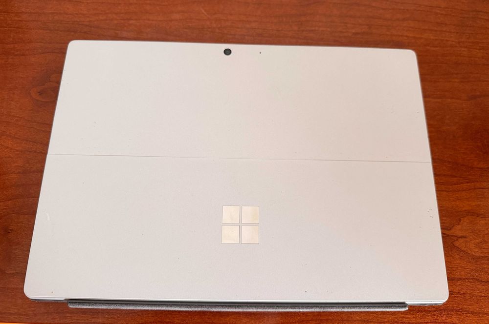 Surface Pro 7 Hibrido|LCD 12.3" 2.8K Tactil|i5-1035G4|8G Ram|Ssd 128G|