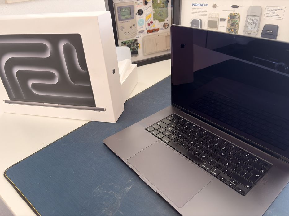 Macbook pro 16 (40c, 128gb ram , 2TB)