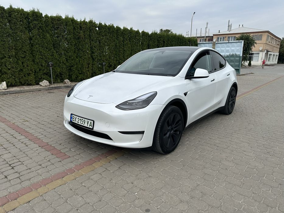Tesla model Y 2024