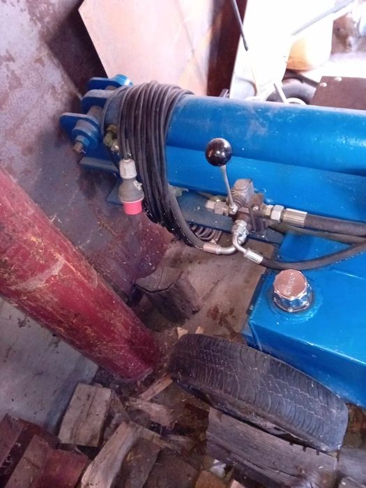 Hydrauliczna łupiarka do drewna