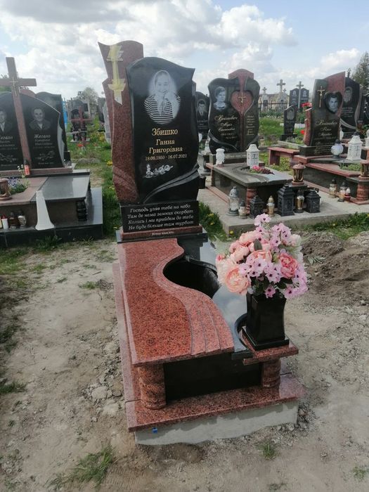 Гранітні пам'ятники