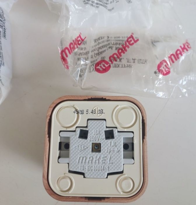 Розетки накладні