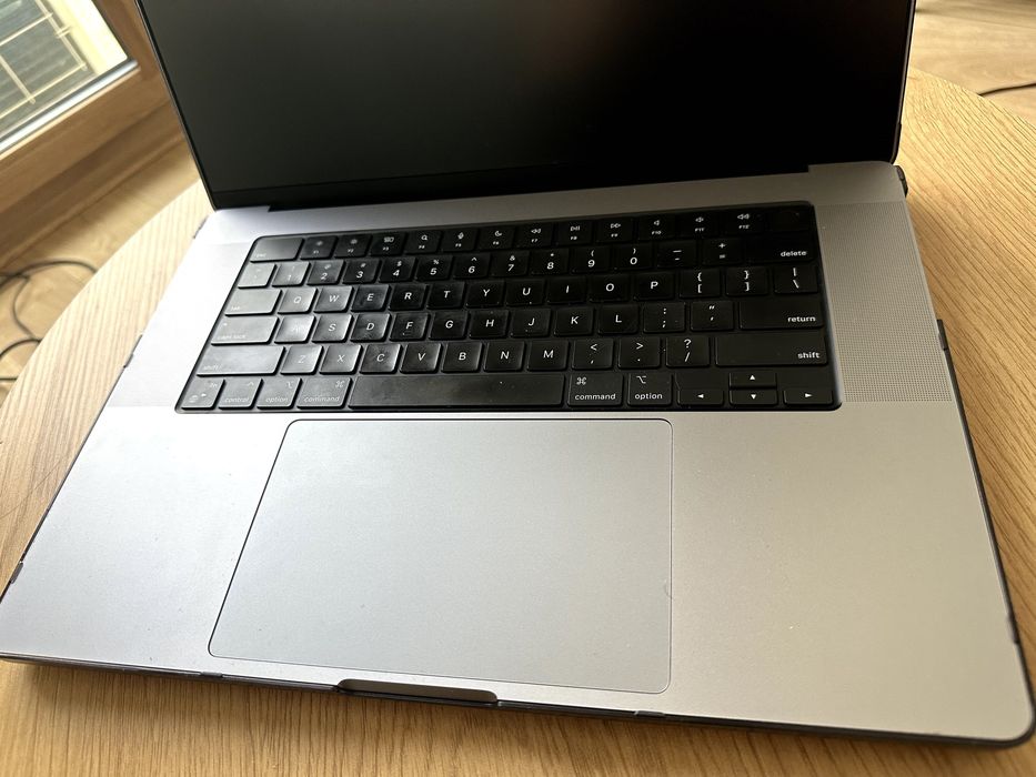 MacBook PRO MAX 2 12CPU 38GPU 16”, 32Ram, 1tb.