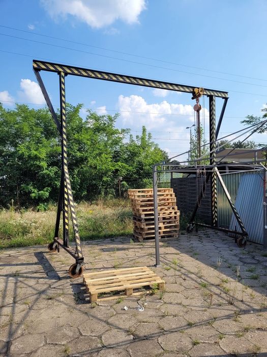 Suwnica bramowa mobilna z wciągarką  do 3,5 t