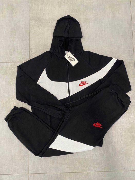 Fato de treino de qualidade bordado