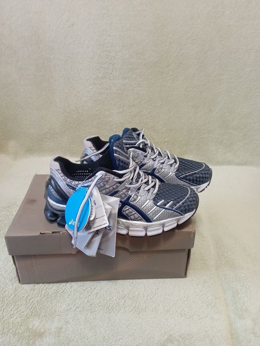 Оригінал 100% Кросівки Asics r37