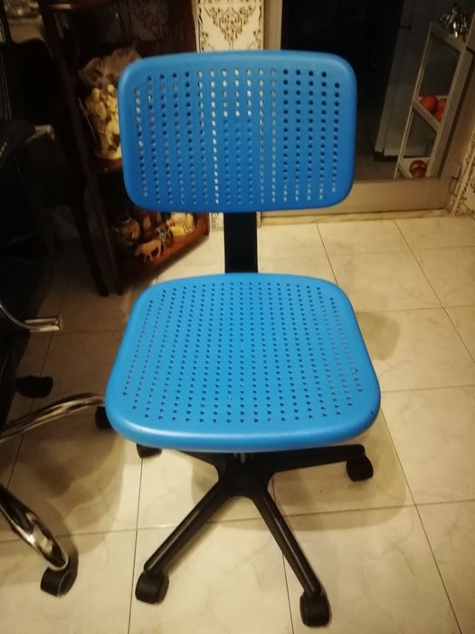 2 Boas Cadeiras Muito Confortáveis Pele Sintética
