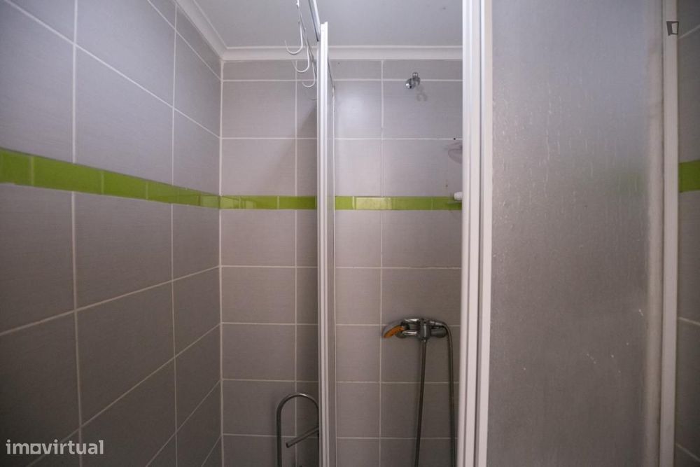 Quarto - localizado em Alameda Lisbon