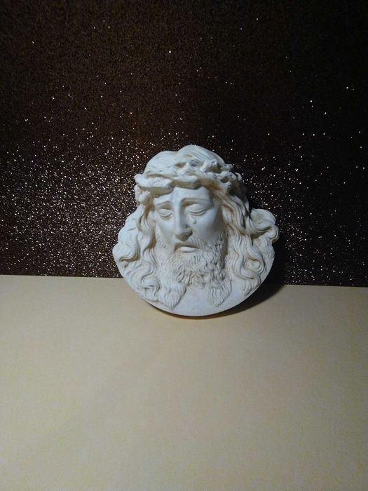 Imagens figurativas de Nossa Senhora e de Jesus Cristo gesso perfumado