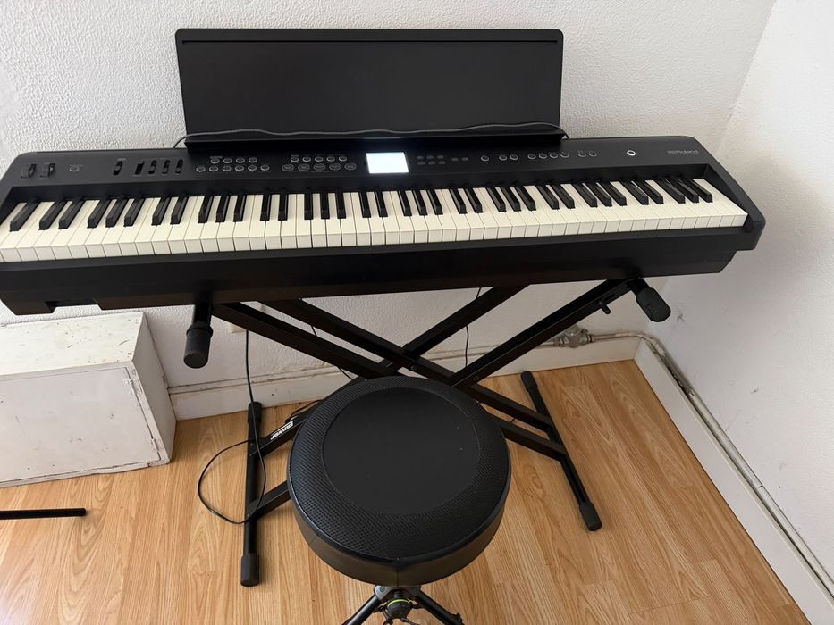 Roland FP-E50 + Suporte + Banco – Como Novo