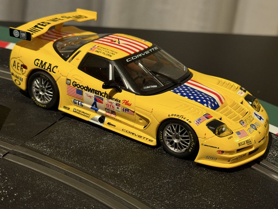 Pista Scarlextric 1/32 2 comandos e 2 carros