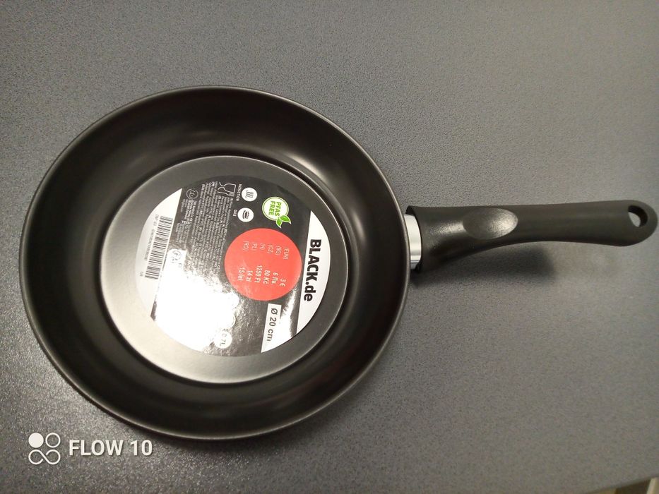 Patelnia nowa z metką