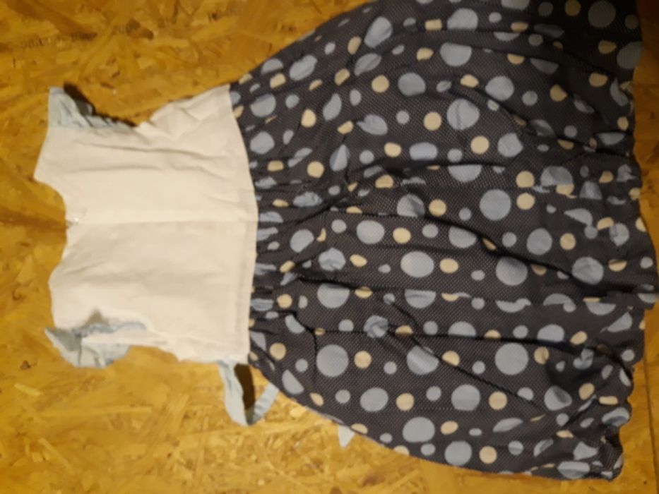 Śliczna sukienka r.116