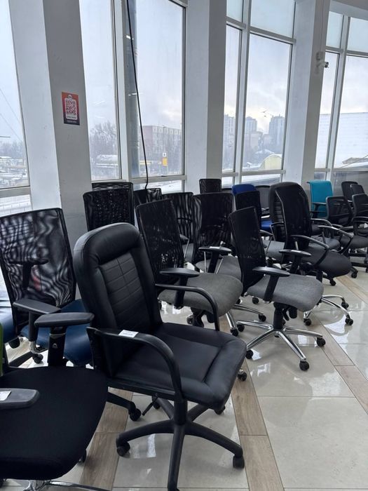 Оптовий продаж офісних крісел для бізнесу.