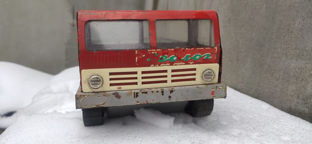 Советская электромеханическая игрушка тягач-вездеход "Геолог"