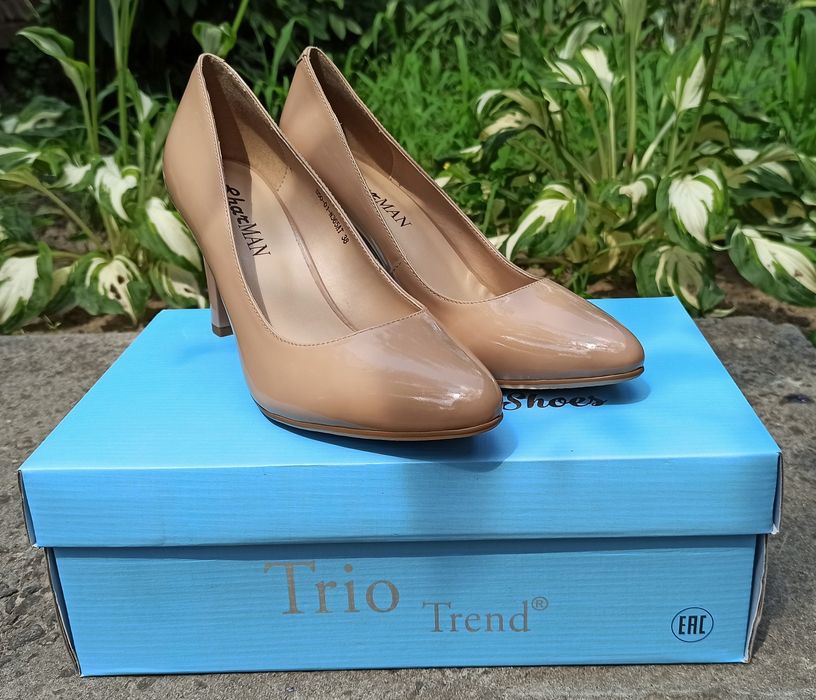 НОВЫЕ бежевые кожаные лаковые туфли лодочки