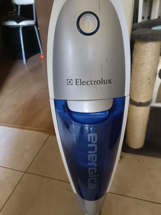 Aspirador vertical pó Electrolux