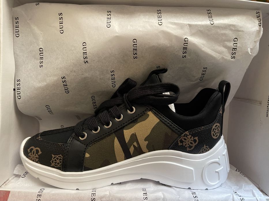 Кросівки GUESS торг