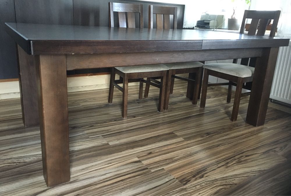 Stół z litego drewna, solidny, rozkładany