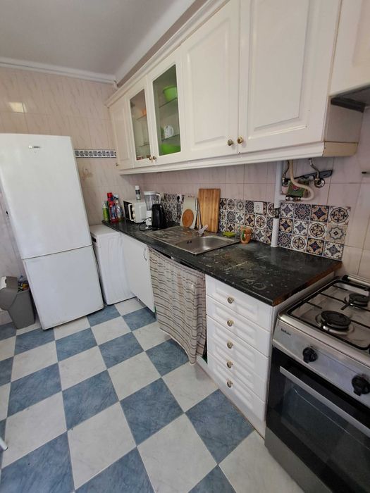 Quartos CASAL num T3 na GRAÇA. Lisboa. Entrada imediata.