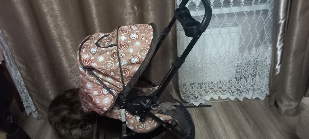 Дитяча прогулочна каляска