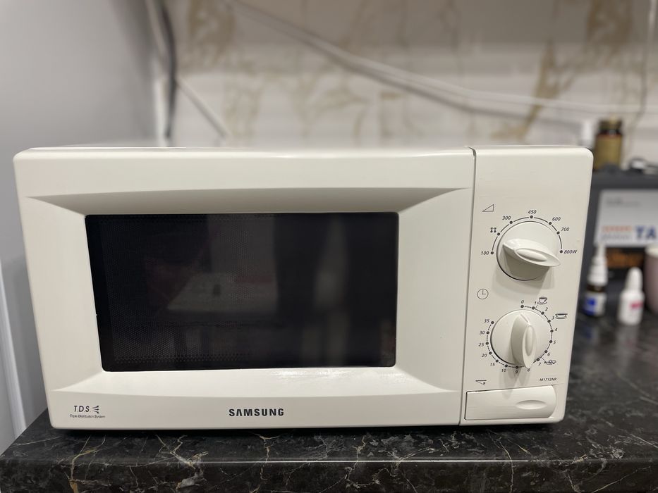 Мікрохвильова піч SAMSUNG