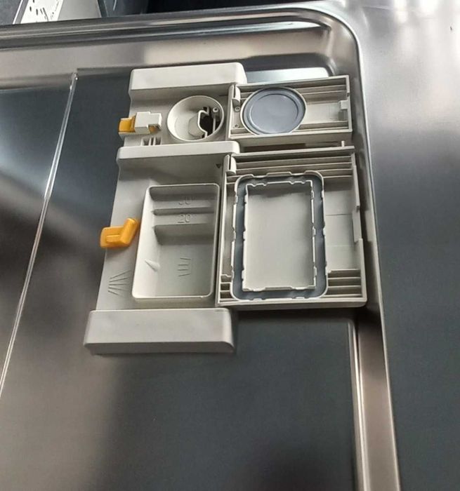 Посудомийна машина вузька 45см 
Miele G 4700 напівбудова