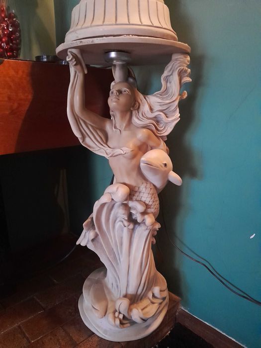 Vendo coluna com candeeiro,usado mas em bom estado