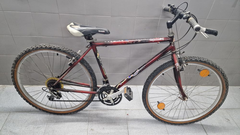 Bicicleta com mudanças.