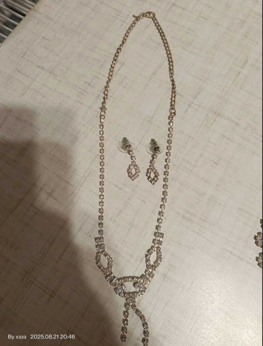 Продам ожерелье и серьги