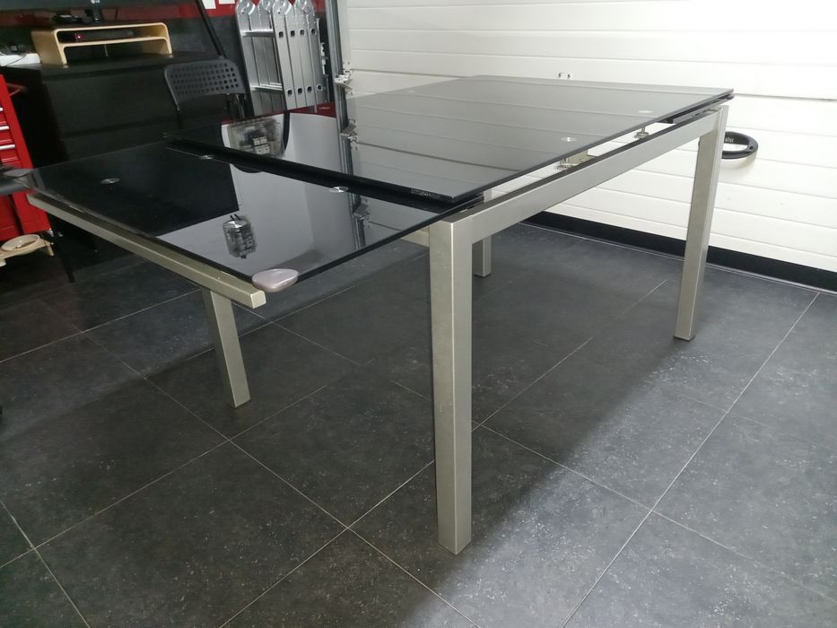 Mesa de jantar em vidro