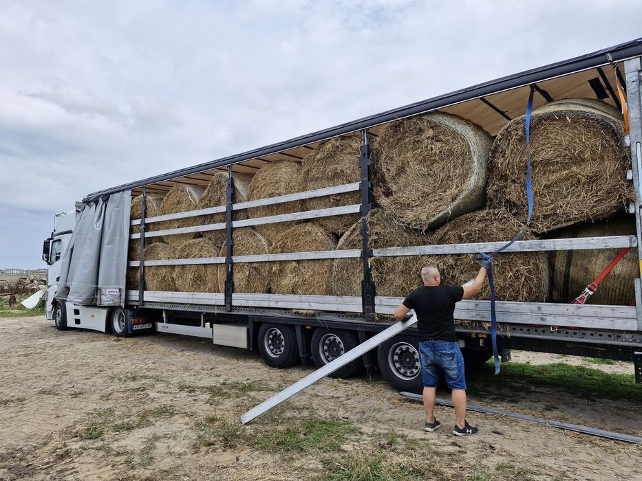 Słoma w belach po pasówce