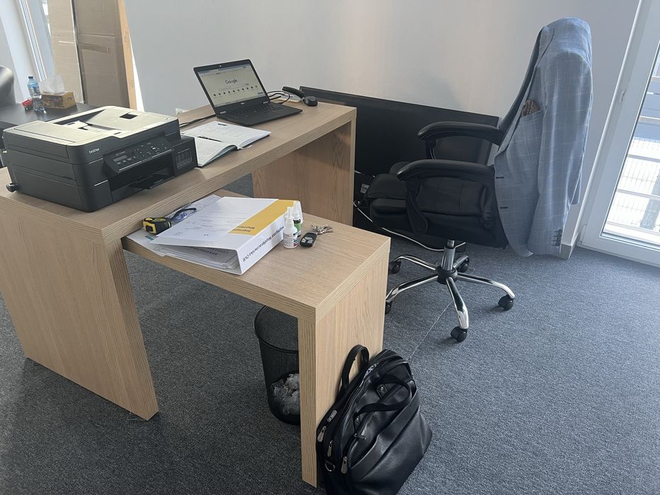 Biurko z wysywanym blatem