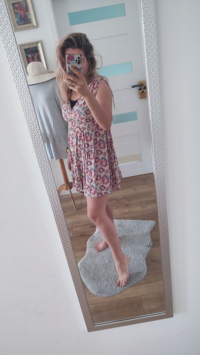 Letnia sukienka w kwiatowy wzór L