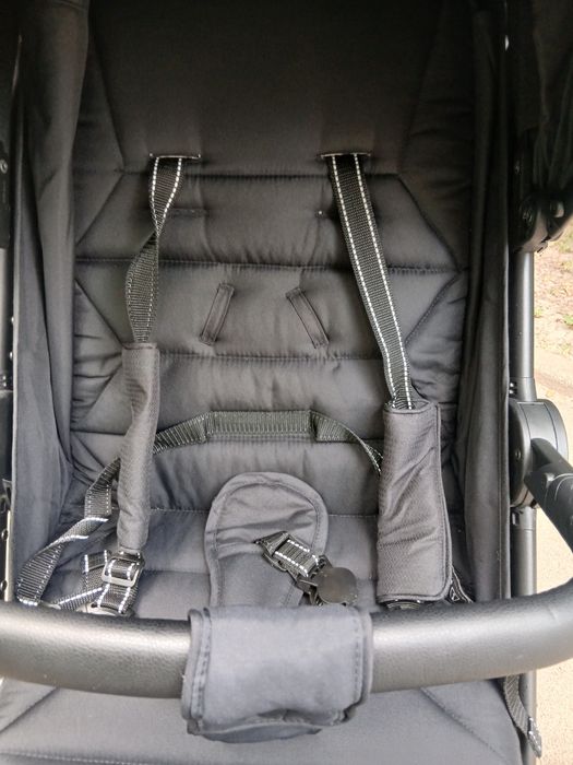 Прогулянкова коляска Carrello Bravo