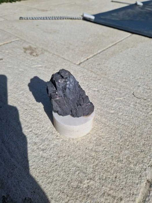 Pedra de volframio com base de marmore