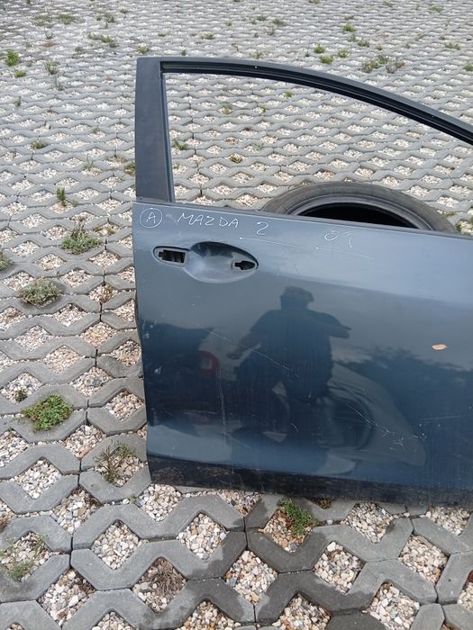Porta frente Dir Mazda 2 com toques