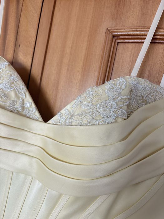 Vestido de Cerimónia Amarelo Manteiga