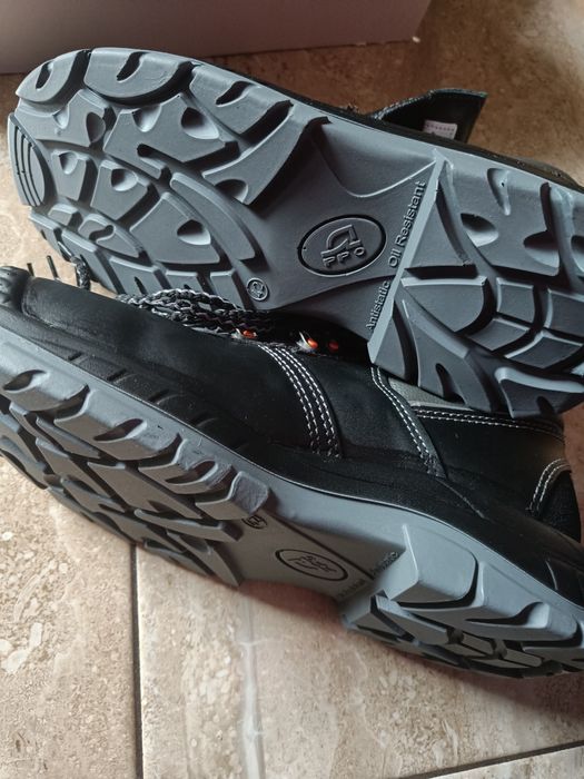 Sprzedaż buty męskie, skórzane do pracy