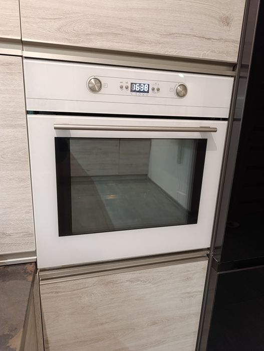 Biały piekarnik Ikea pyroliza